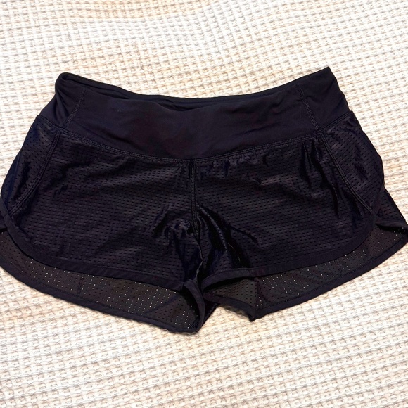 Lululemon Rare Mesh Speed Up Shorts size 4 low-rise Black - Picture 1 of 1